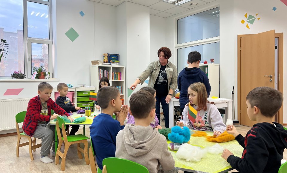 Rytų Europos bendradarbiavimas (EEC) apibendrino 2025-ų metų projekto, skirto nuo karo Ukrainoje nukentėjusioms moterims ir vaikams, veiklos rezultatus